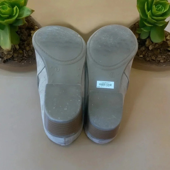 Torrid Women's Size 9W Tan Beige V-Cut Ankle Boots Faux Suede with Zippers - Picture 6 of 10